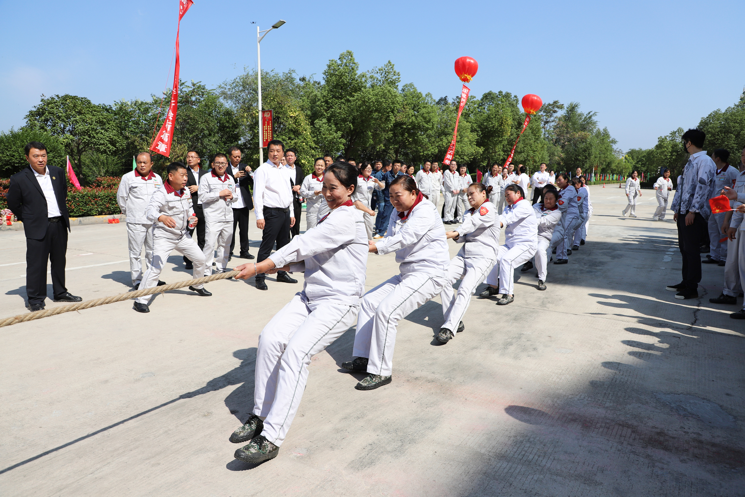 嵩基建材女子.jpg